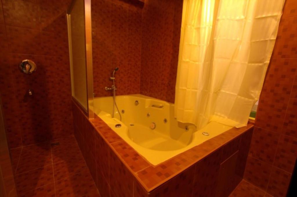 Icon Hotel Manila Bilik gambar